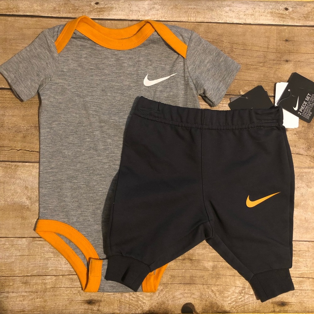 NWT Nike 2 Piece Set